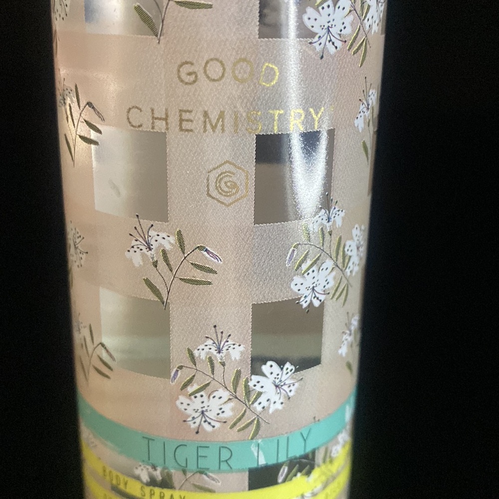 Good chemistry tiger lily body spray signature scent with essential oils